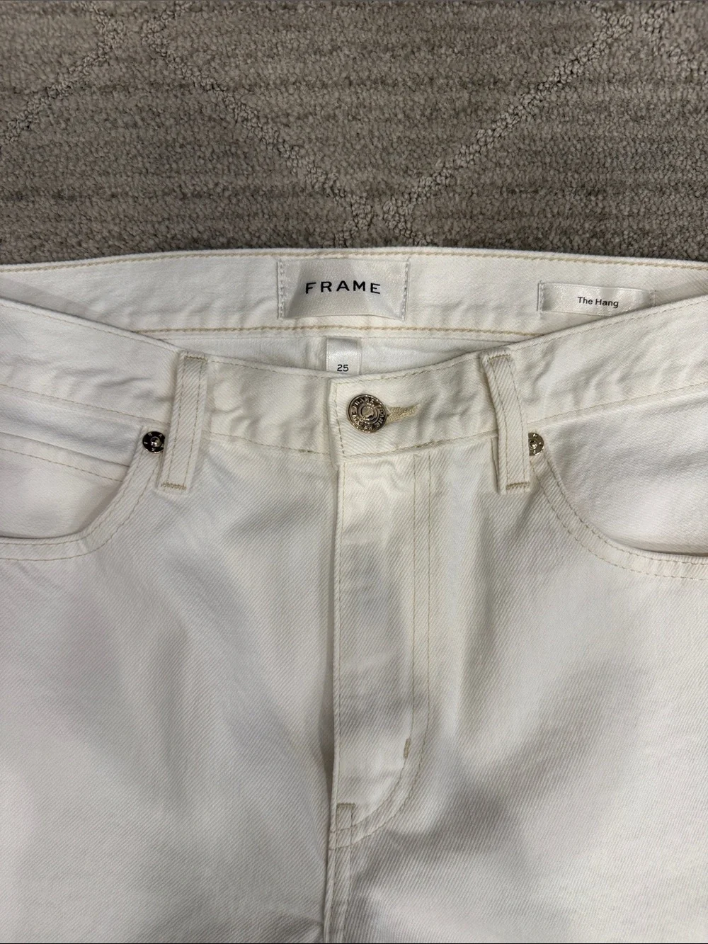 Frame Denim The Hang Jeans (NWOT) - Picture 3 of 4